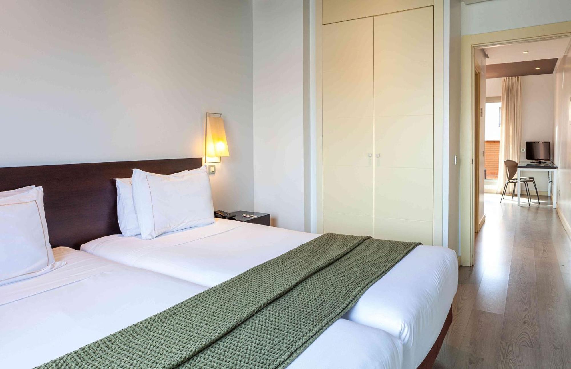 Suites Viena Plaza De Espana Мадрид Екстериор снимка
